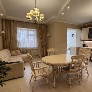 3-к. квартира, 143 м², 8/8 эт.