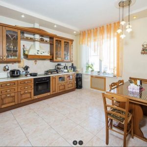 5-к. квартира, 198 м², 5/6 эт.